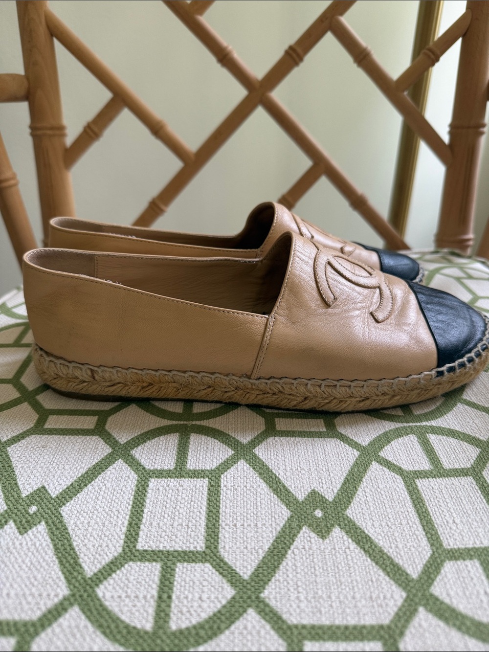 CHANEL Beige and Black Two-Tone Leather Espadrille Flats 39 - Picture 6 of 6